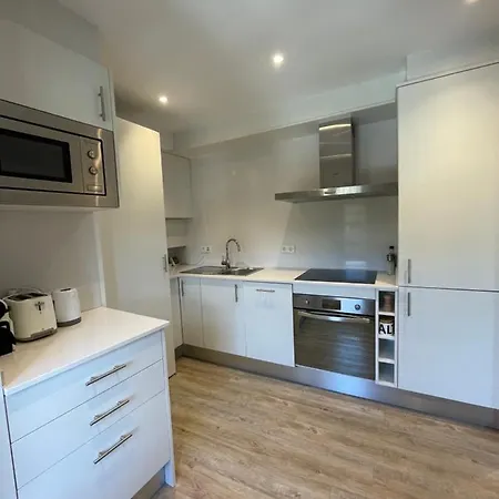 Modern In The Heart Of Old Town Apartment *
