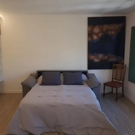 Modern In The Heart Of Old Town Apartment *